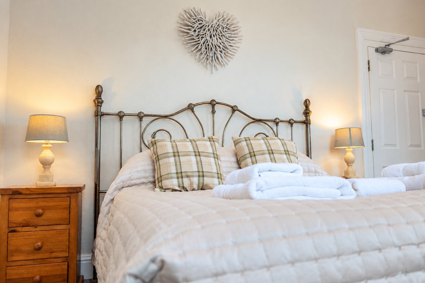 King suite bedroom with brass bedstead